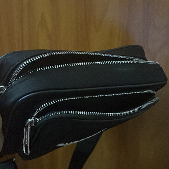 SOLD🖤AUTHENTIC 
Logo Print Nylon Paddy BagPrice🖤Unisex - Picture 14 of 16